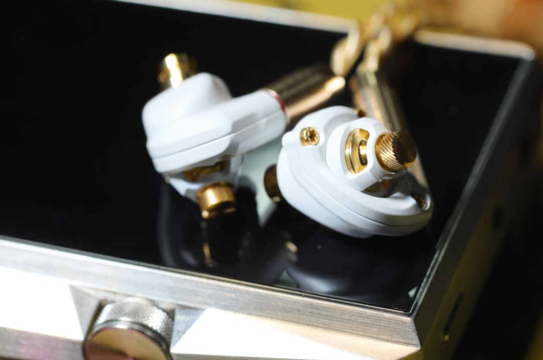 焕开箱丨冷门动圈日本AcoustuneHS1655CU1695Ti耳机两连开