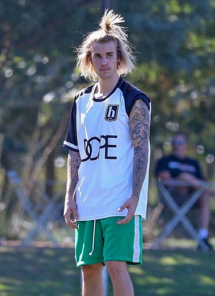 贾斯汀比伯lifeisworthliving现场版,贾斯汀比伯现场照