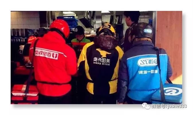 商务冲锋衣怎么搭配好看,哪个品牌的冲锋衣比较商务