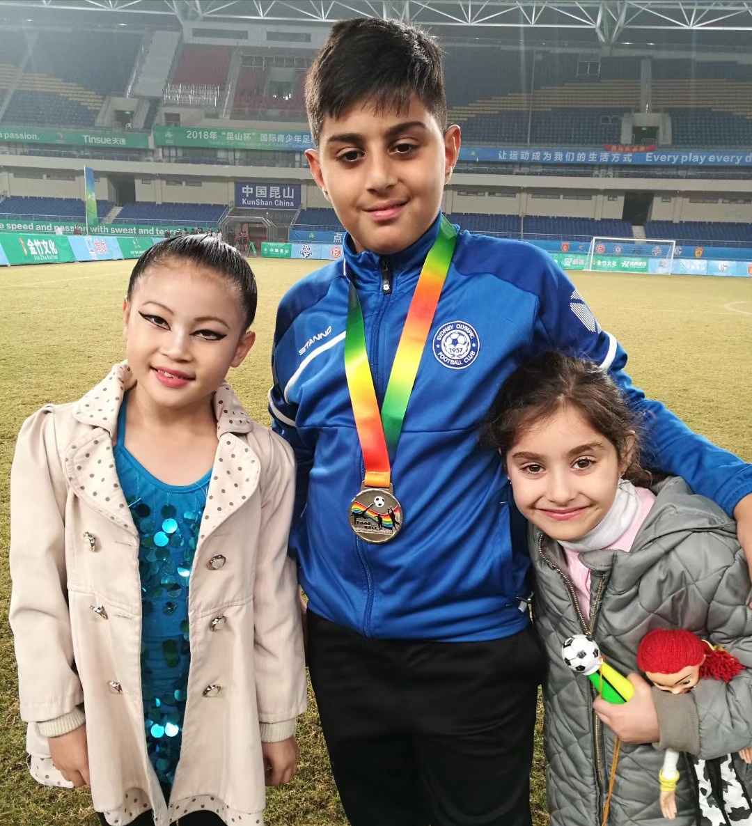 公益民心舞蹈学院演出团助力2018“昆山杯”国际青少年足球赛！