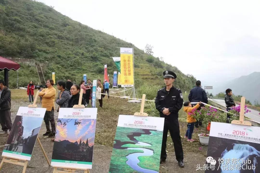 老外挑战贵州坝陵河大桥蹦极,老外在峡谷跳伞