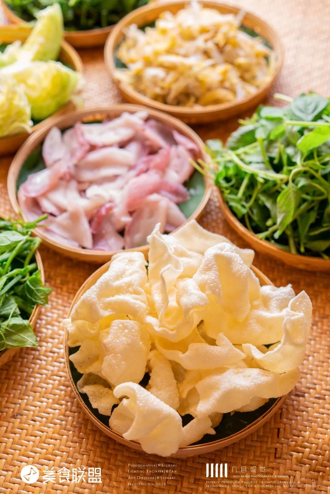 昆明闹市这家12年老店,独创傣式火锅一年只卖89天,大闸蟹涮着吃