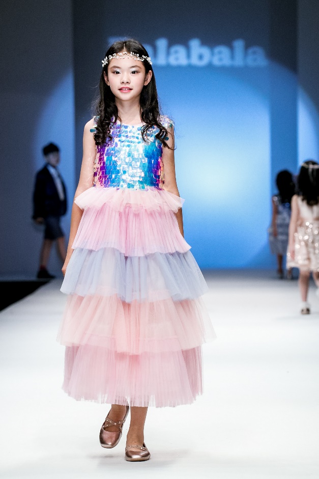 巴拉巴拉迪士尼t恤唐老鸭,巴拉巴拉唐老鸭羽绒服深蓝