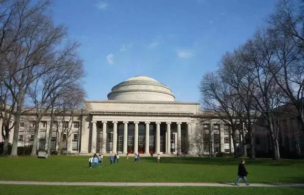 微软和比尔盖茨的发展史,比尔盖茨创建微软的励志故事