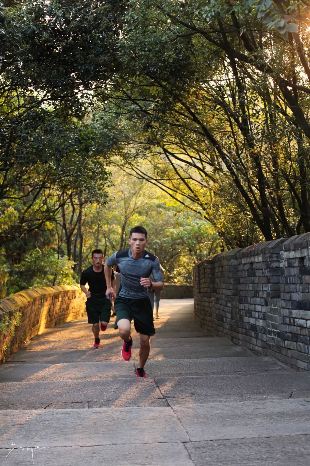 没有人来人往的城市,没有人山人海的地方