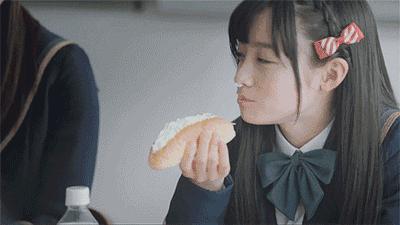 桥本环奈红框眼镜,桥本环奈可爱眼妆