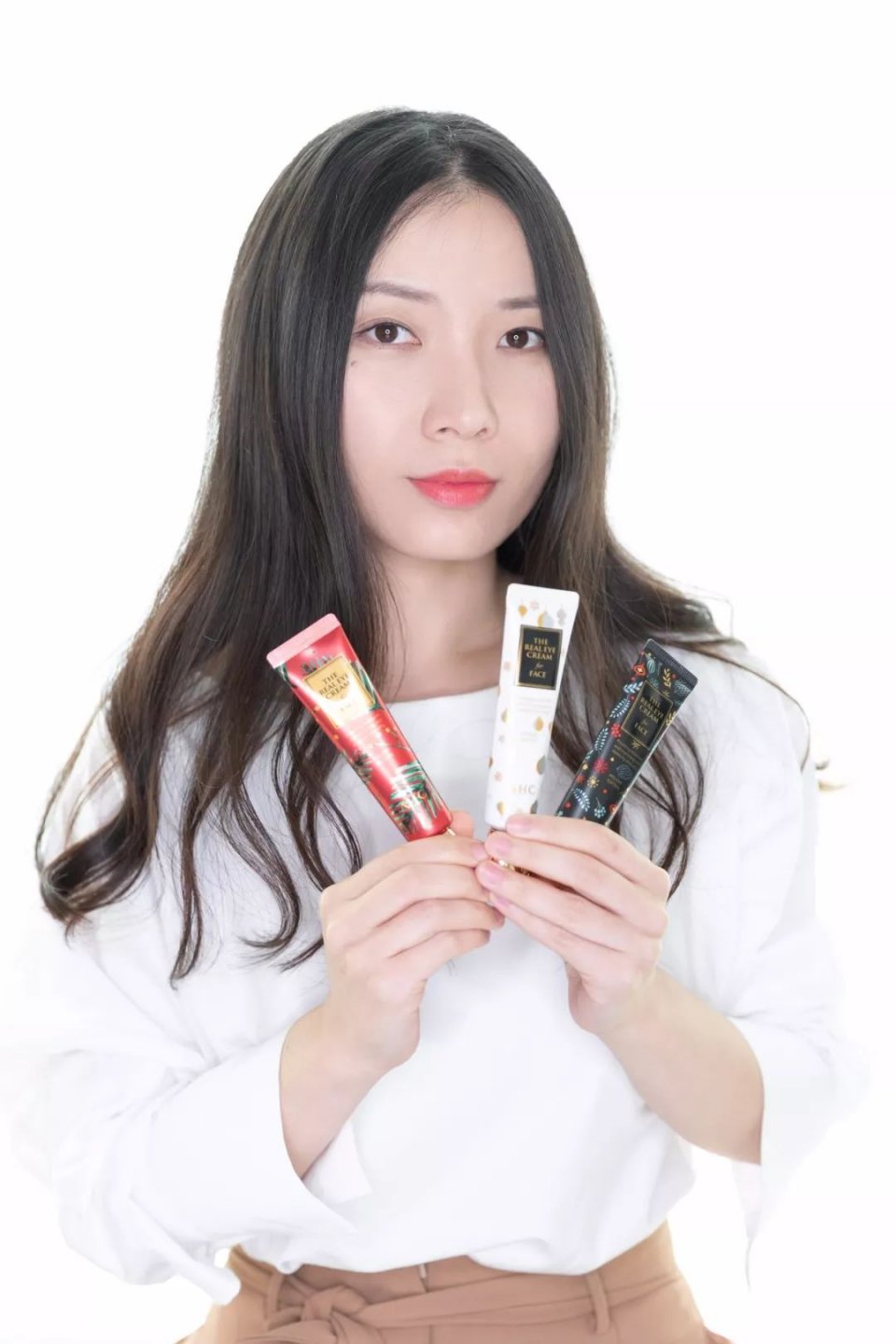 一支全脸可用的眼霜,一支眼霜