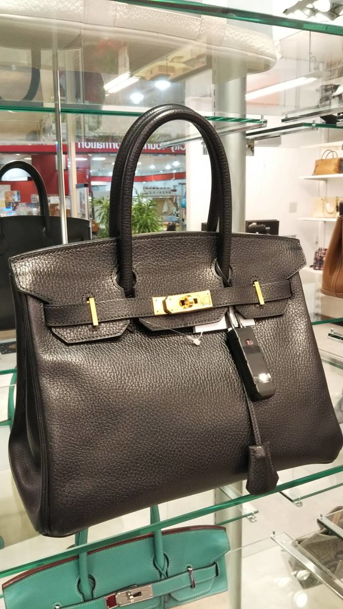 原来冲绳的二手中古店这么好逛，几百块巴宝莉，LV旅行包才4千！