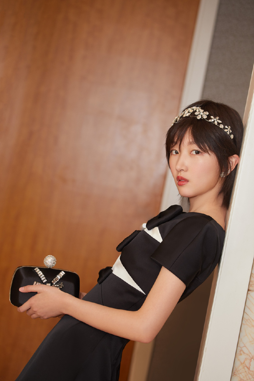 26岁周冬雨自信正视平胸,“我的胸是和我的身材匹配的!”