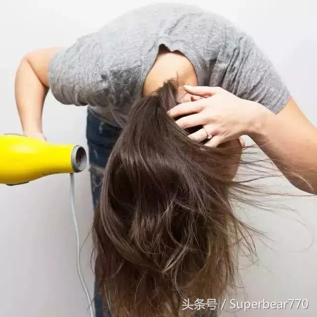 头顶头发又细又软又少怎么办,头发少又细又软适合什么发型