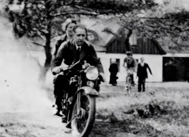 玻尔年轻时,玻尔年轻时的样子