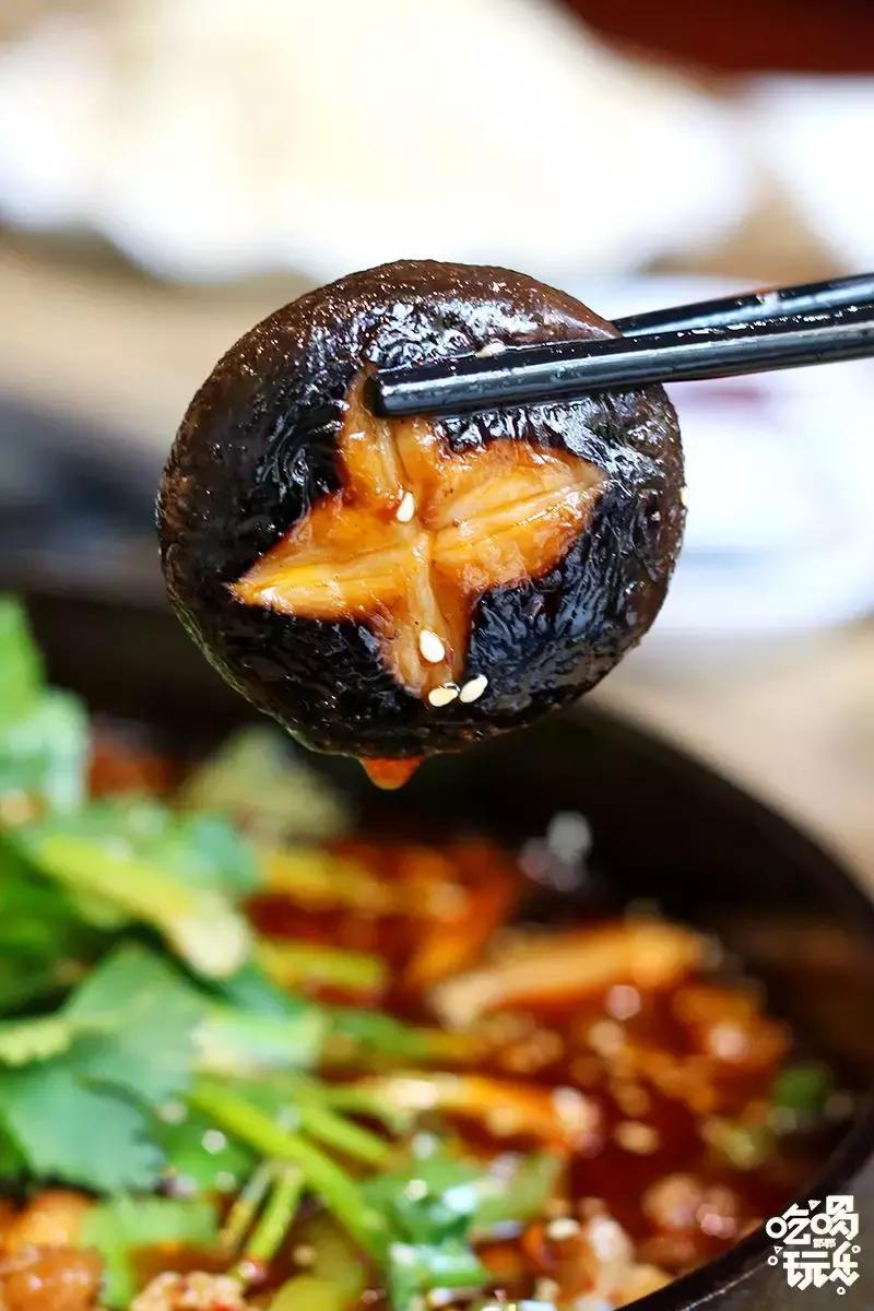邯郸这家鸡腿煲中的LV,吃第一口就失控,连汤汁都想打包带走!