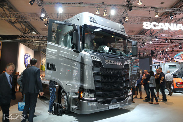 搭载v6发动机275匹马力的越野车,750匹马力的斯堪尼亚