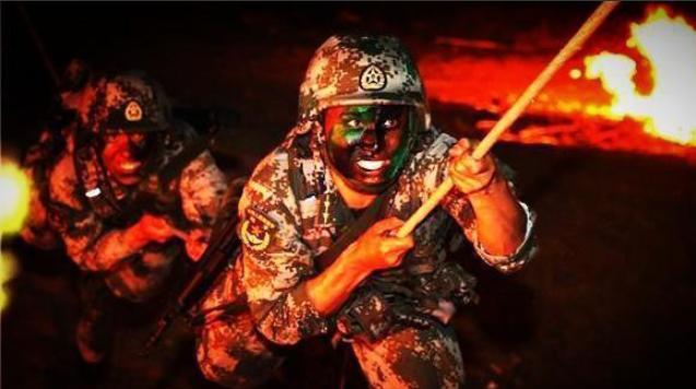 异域风俗：非洲人脸彩绘，小孩也臭美