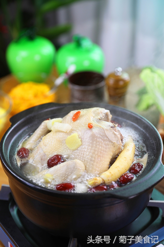 鲜人参汤补气血做法,鲜人参炖鸡汤的正确做法和功效