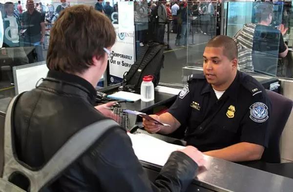 出国旅游必备50句英语,旅游英语必备100个单词