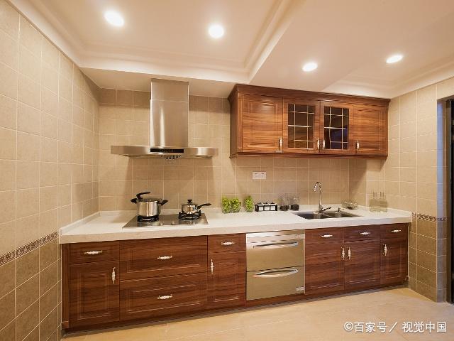 冷知识鞋子除臭,高跟鞋子磨脚后跟怎么处理妙招