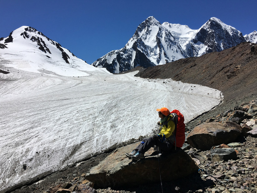 徒步到博格达峰,博格达环线雪域