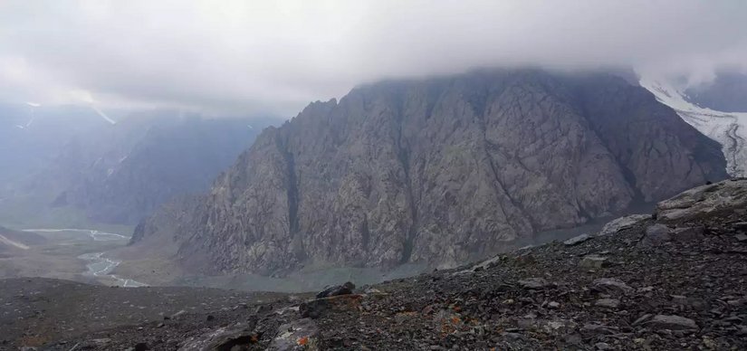 徒步到博格达峰,博格达环线雪域