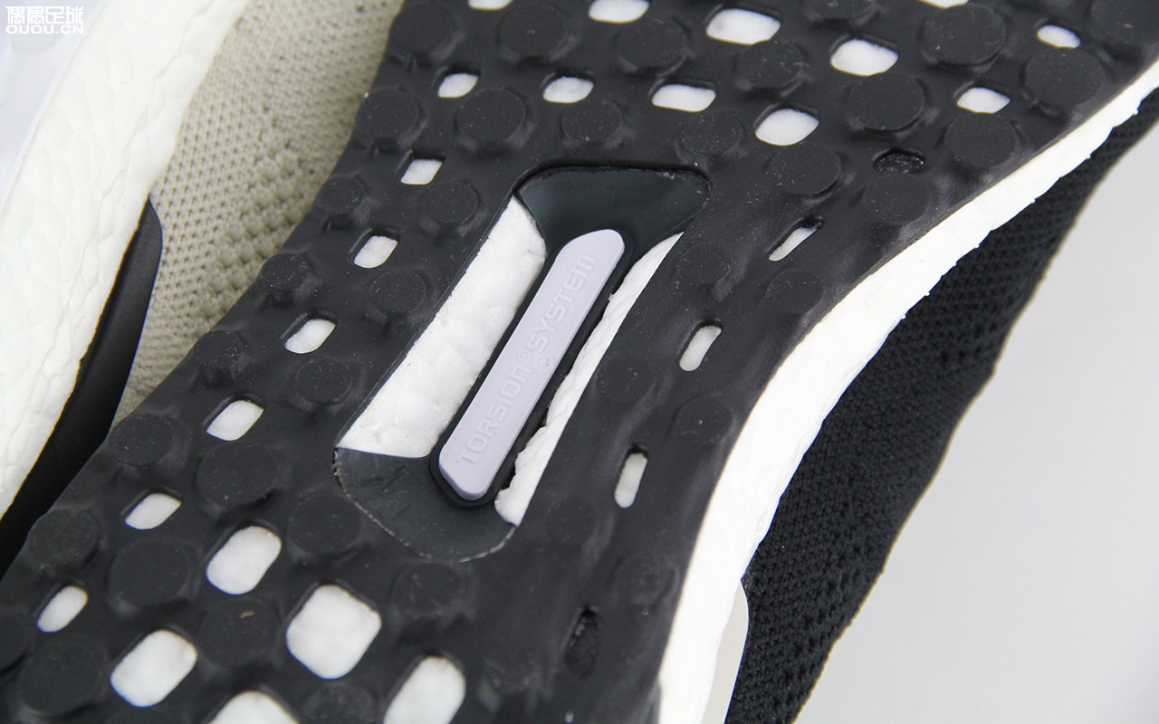 这三双很火的足球狗潮鞋哪款才是你的菜？