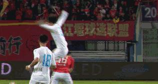 这动作真该终身禁赛，中乙赛场再现*力暴**飞踹，要人命的武术动作