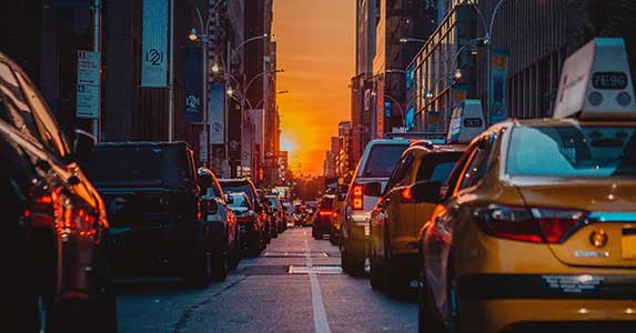 开专车遇儿子女友我留心考察，隔天收到她差评：老流氓