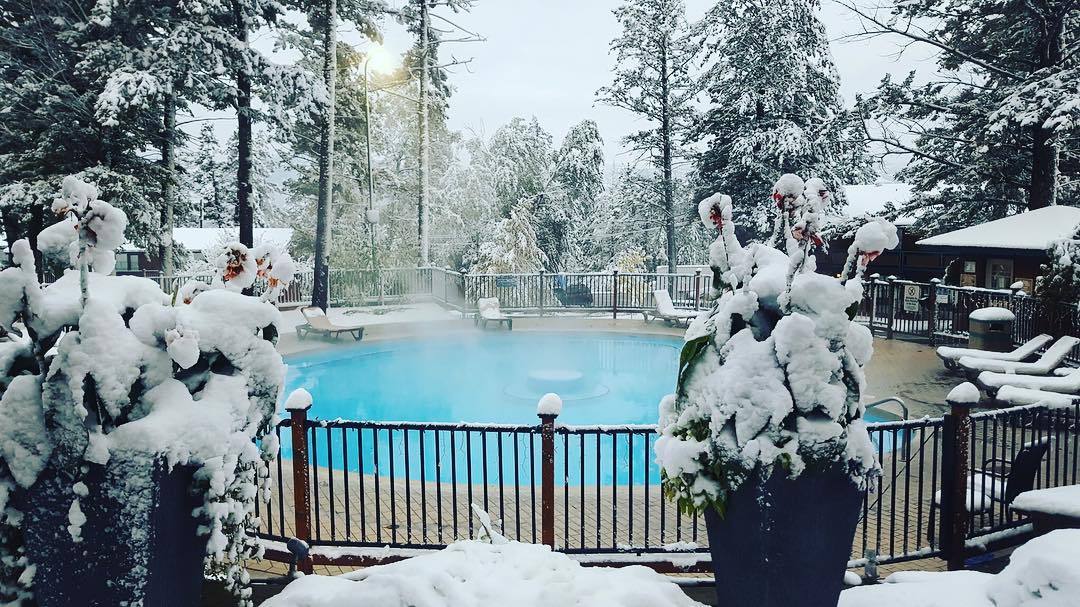 在这条世上最长的天然户外溜冰场一起skr，skr