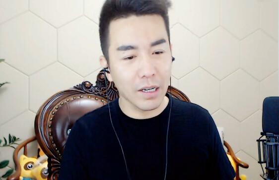 利哥开播回应小白龙等参加杨大爷回归首秀并没有说不让他们去