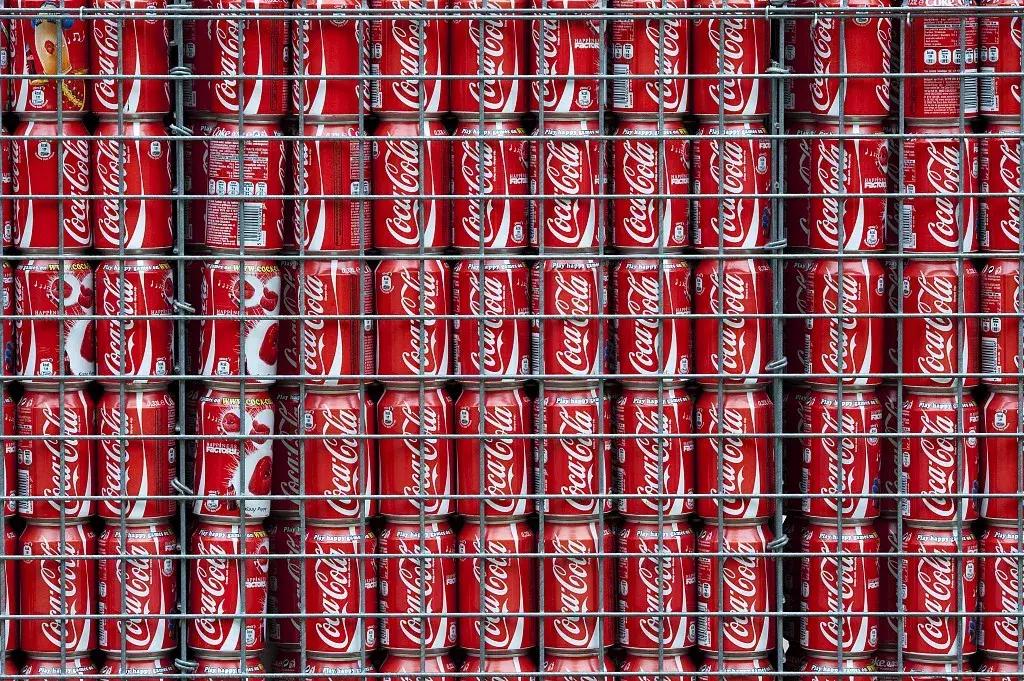 男子胃胀,男子胃结石医生开2大瓶可乐