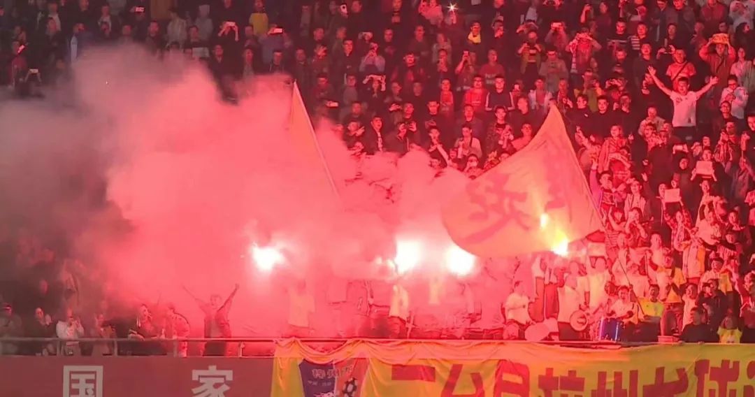 等了很久终于等到今天，四川足球梦圆都江堰凤凰体育中心！