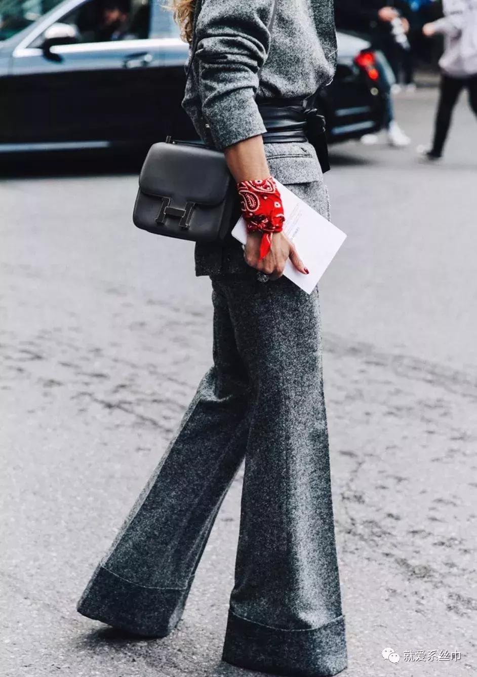 丝巾女人味十足,女士小丝巾气质打法