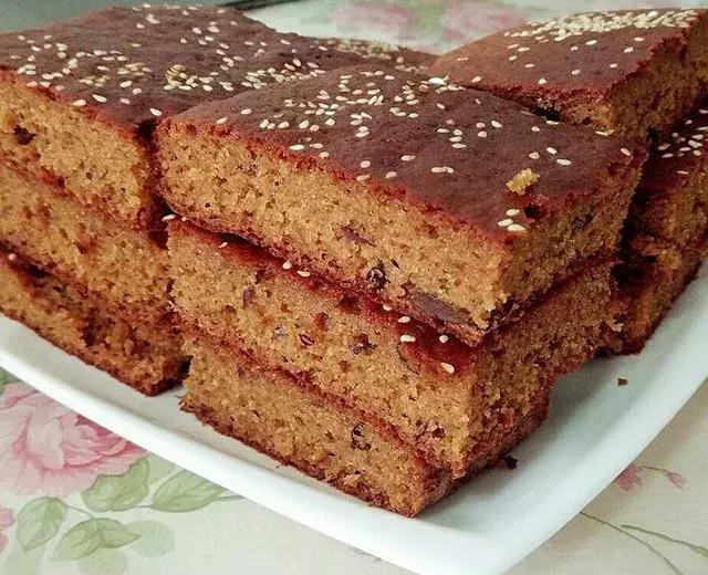 浓香的红枣糕，口感绵甜，小孩子和老人都很适合吃