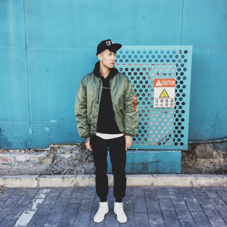 你想要一条既减龄又舒服的卫裤吗,舒适又时髦卫裤