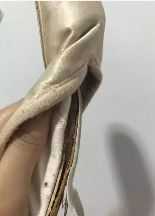 脚指甲盖里很痛,脚指甲盖一碰就很痛