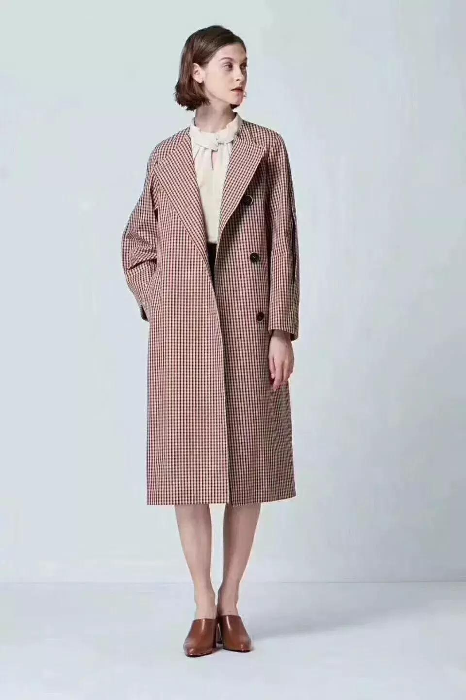 今年最流行的女士中长款风衣,2018初秋流行的新款风衣颜色