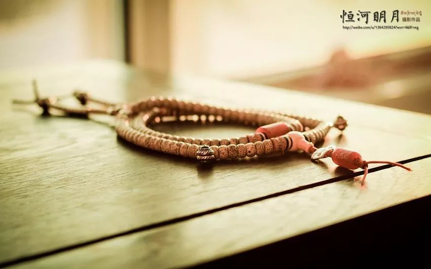 星月菩提用手盘还是戴手套盘,星月菩提干手盘好还是汗手盘好呢