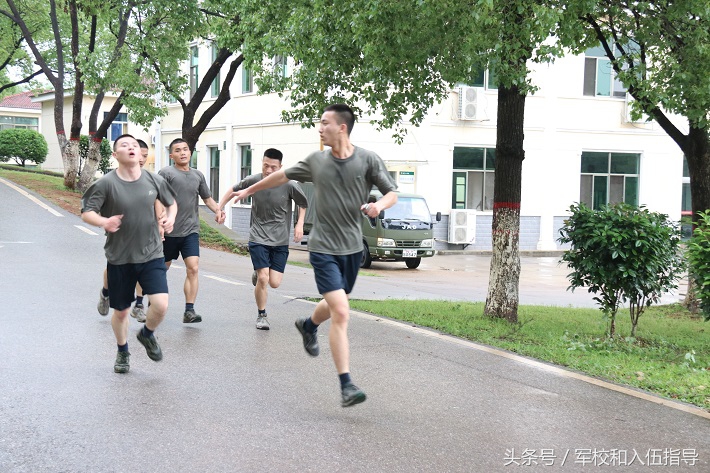 新训体能差，听听老兵怎么逆袭的！军校新学员、部队新兵都要看看