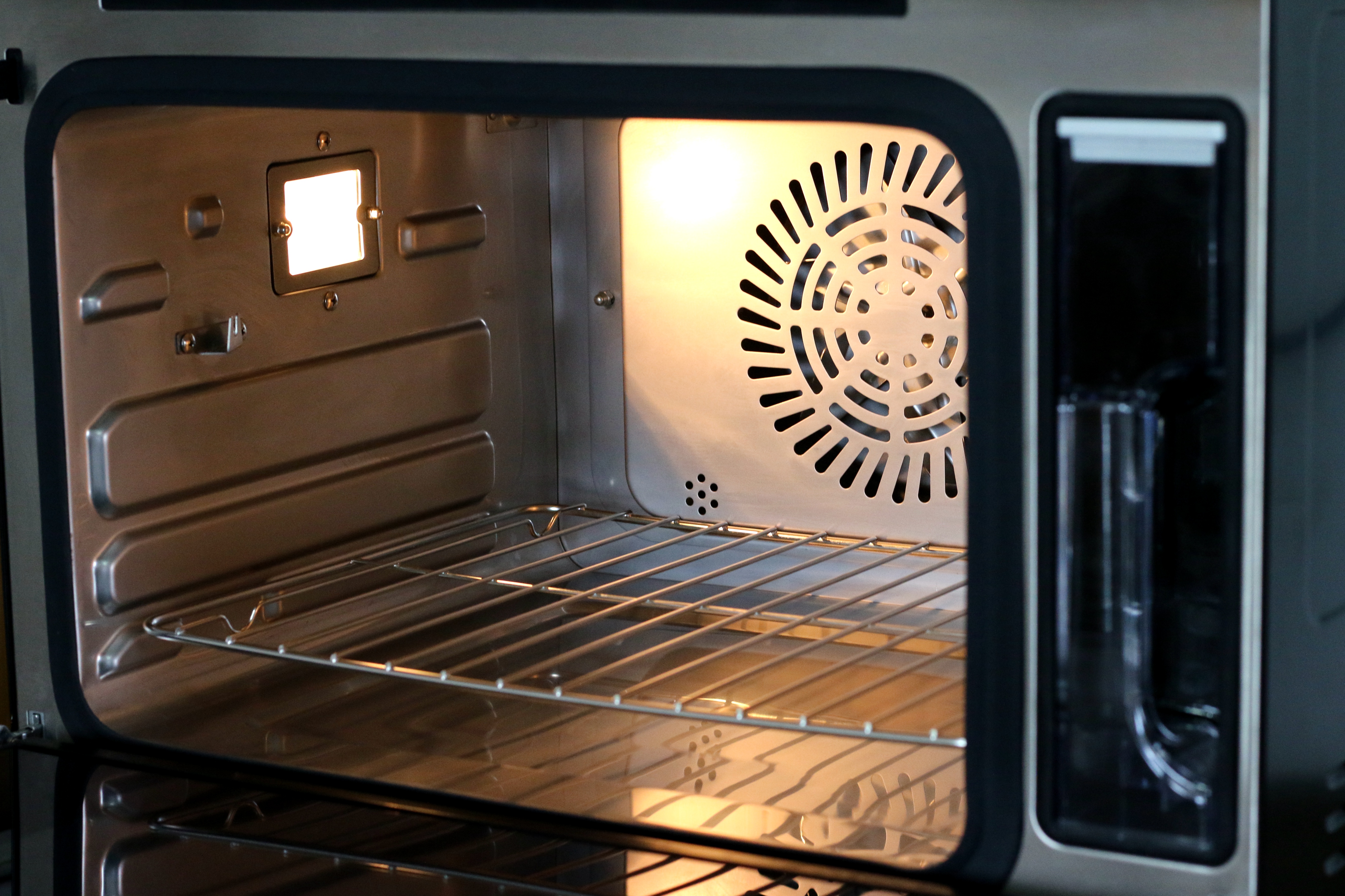 叫老公买了一台机器，厨房做菜无油烟，皮肤也变好，还宽敞了许多