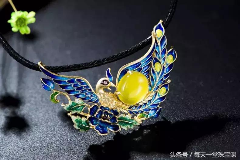 奢华珠宝与施华洛世奇水晶,锆石和施华洛世奇水晶哪个值钱