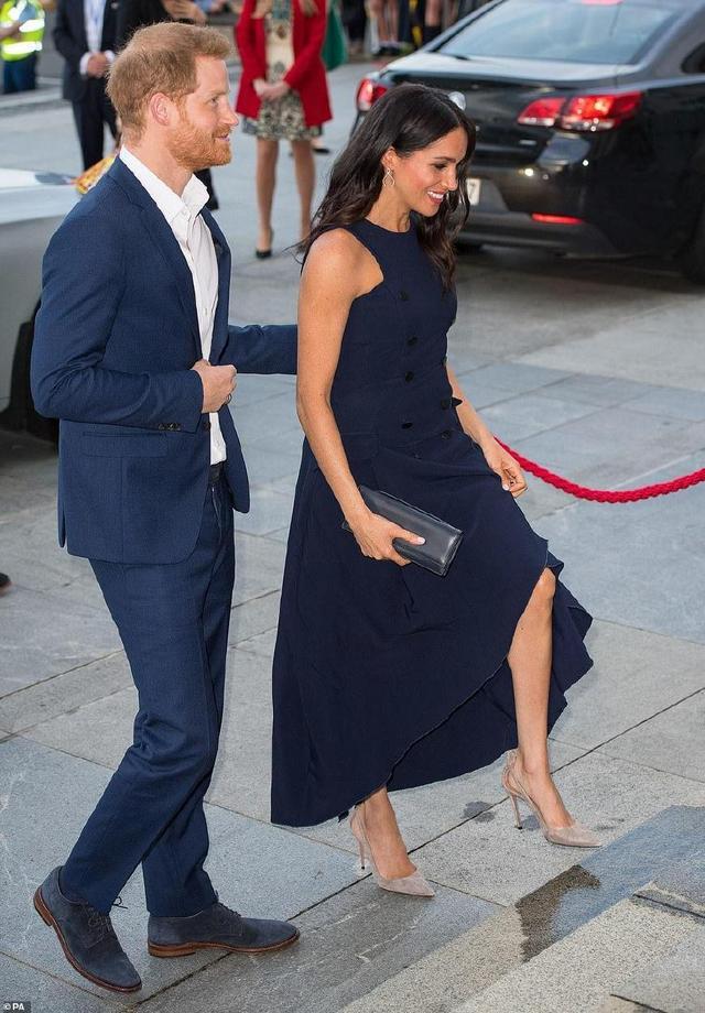 梅根王妃豆沙色口红,梅根红色口红