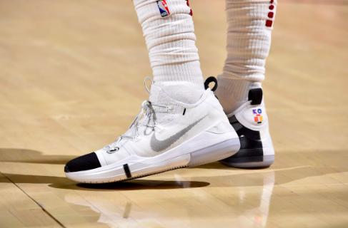 今日球场战靴鉴赏：威少荣登今日鞋头