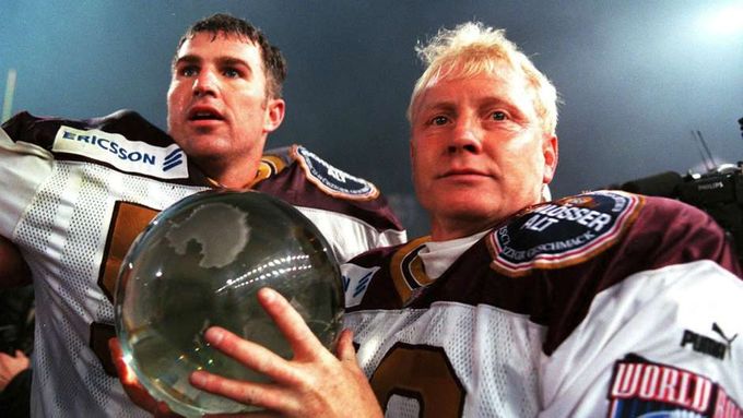 足球运动中的两翼齐飞,足球运动员转行解说