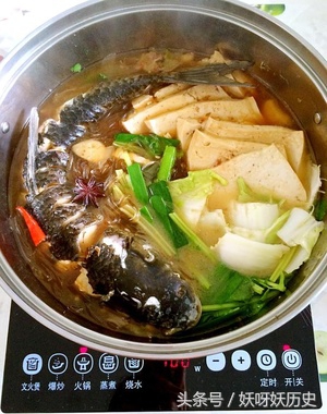 炖鱼的家常做法大全简单好吃,东北五花肉炖鱼豆腐的家常做法