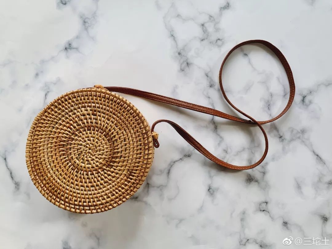 越南贫穷女孩单身生活,越南穷小女孩