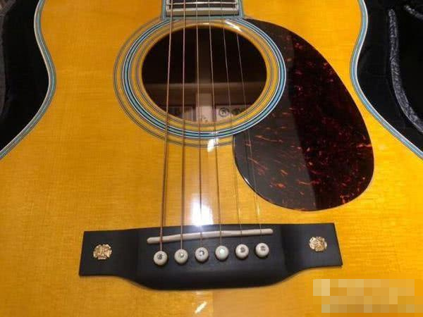 白宇万圣节地铁站发糖哈文朋友圈首次发声