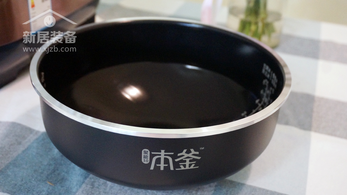 来一碗香喷喷的大米饭,来一碗最好吃的白米饭