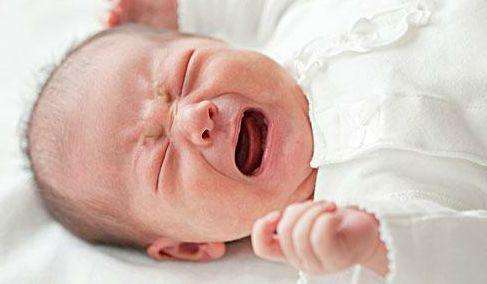 1岁多孩子晚上哭闹惊吓如何处理,一岁孩子半夜无缘无故哭怎么办