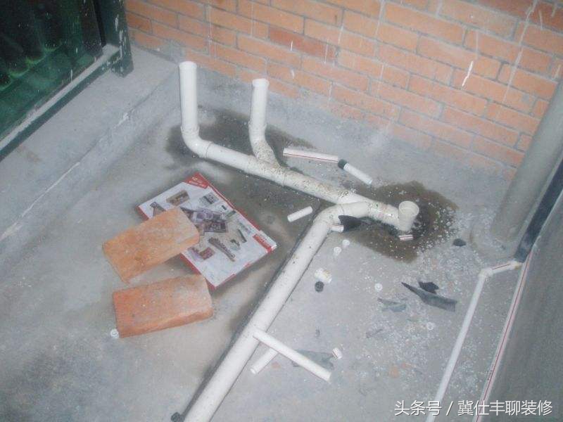 一洗衣服就反水怎么办,洗衣机地漏排水返水怎么解决