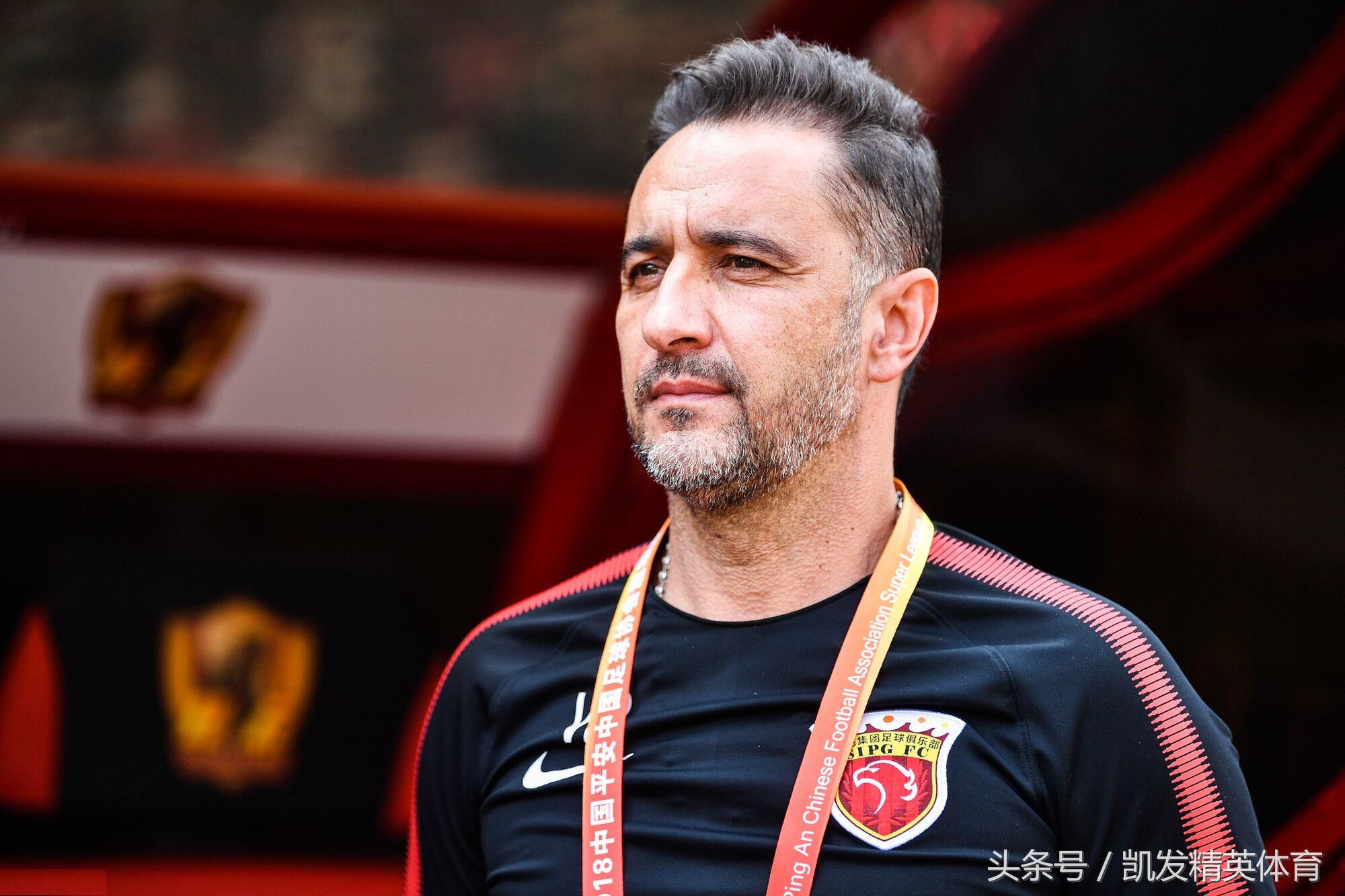 中超天王山之战上港面临战术抉择上赛季亚冠曾因保守险遭大逆转