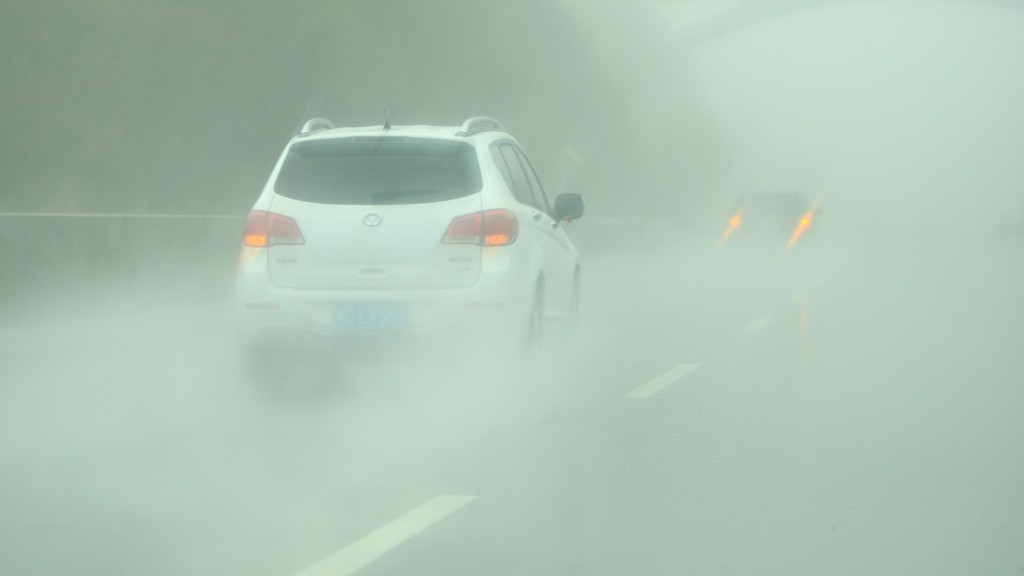 进环岛如何使用转向灯,进出环岛怎样用转向灯科目一